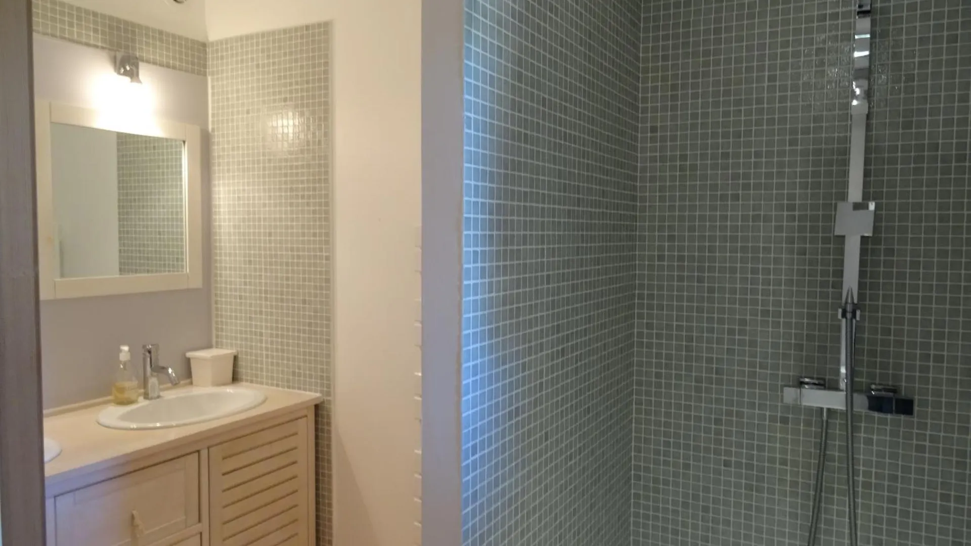 Mas Les Fleurs D'Hilaire Bed & Breakfast Monteux